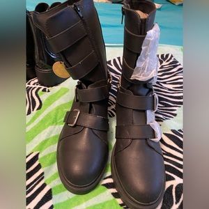 New woman’s boots size 11